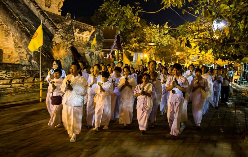 Processione del Tian Tian alla festa di Visakha Bucha